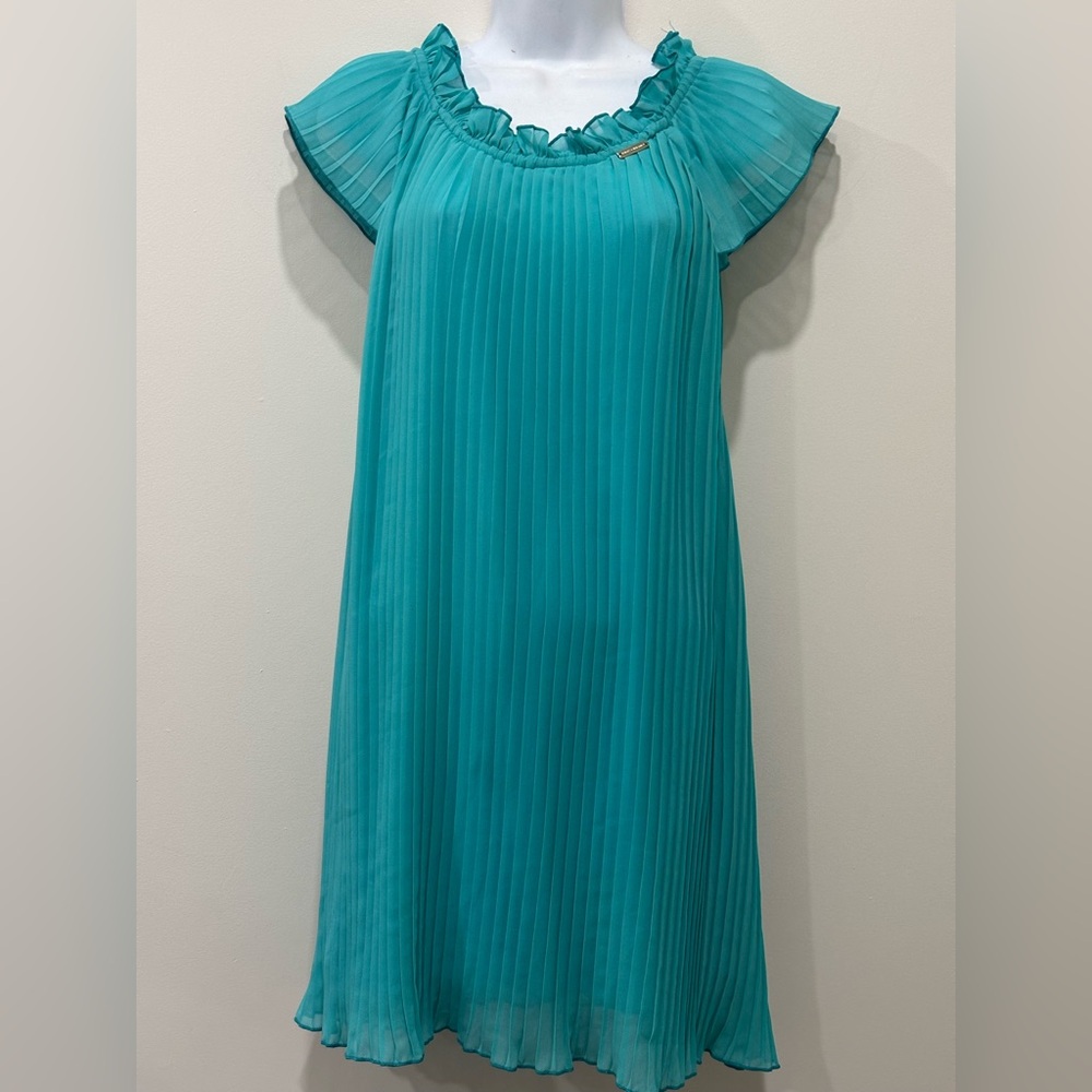 Rinascimiento. Made in Italy. Pleated dress